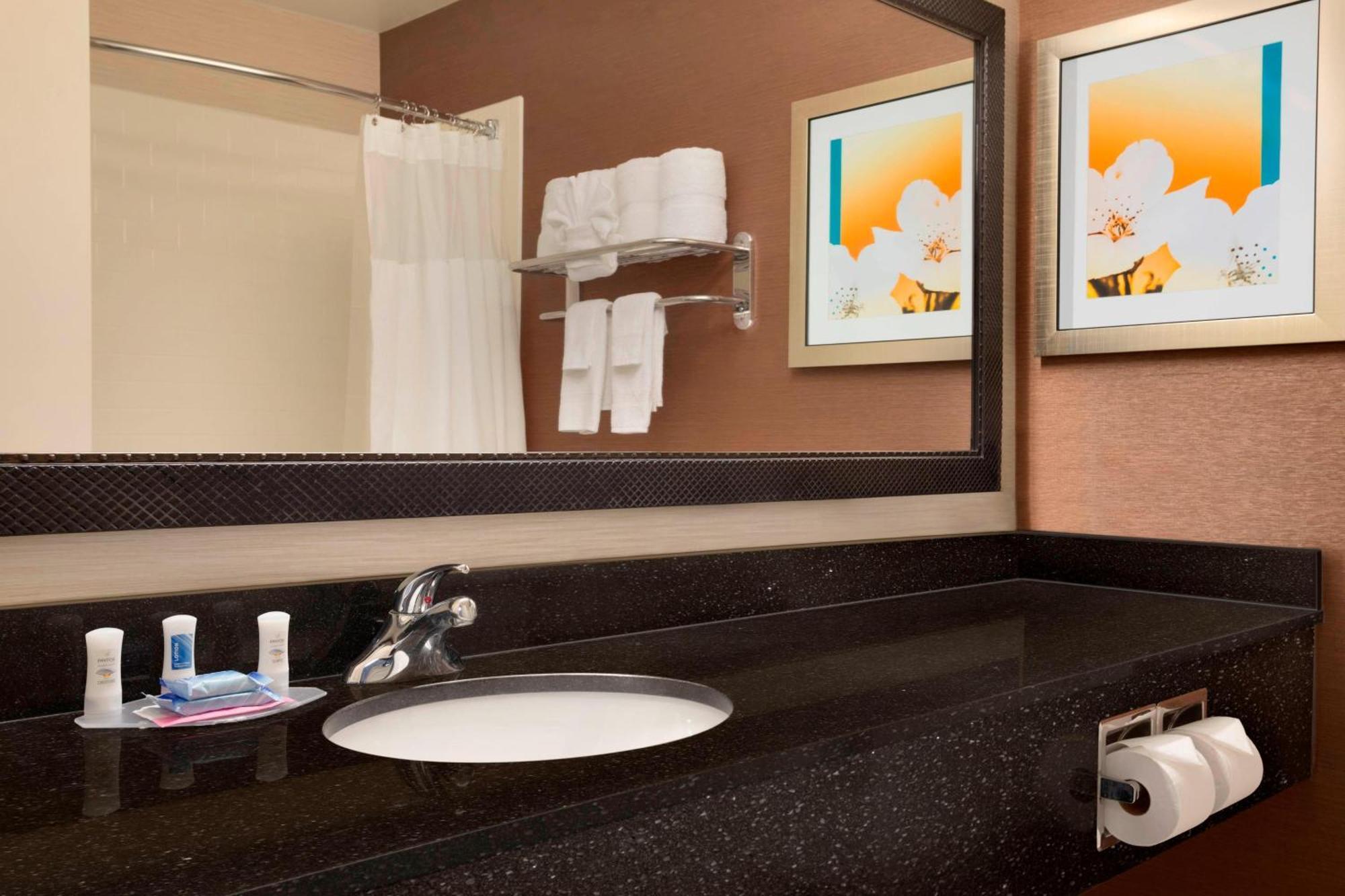 Fairfield Inn & Suites Fort Worth University Drive Екстер'єр фото