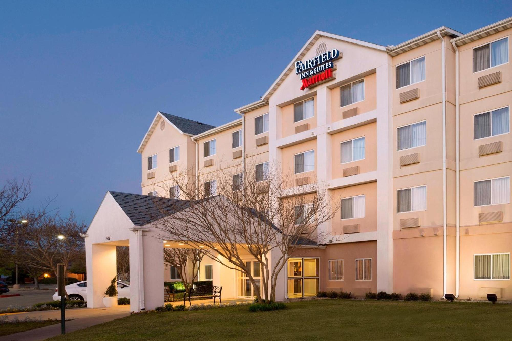 Fairfield Inn & Suites Fort Worth University Drive Екстер'єр фото